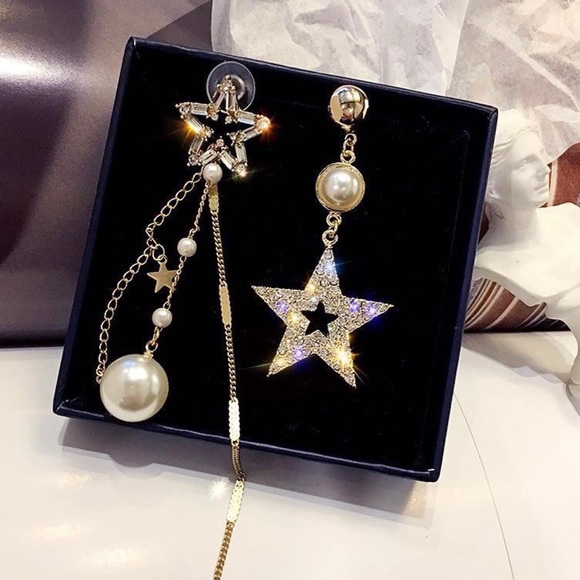⭐️ Star Drop Earrings 🌟 - Picture 2 of 3
